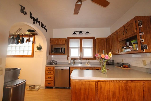 kitchen featuring tasteful backsplash, ceiling fan, sink, and stainless steel dishwasher