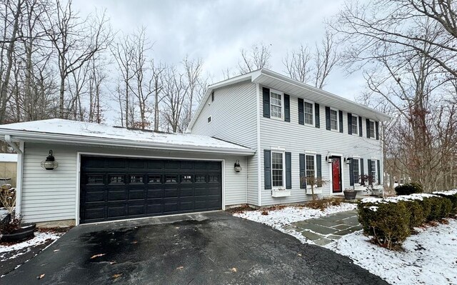 view of front facade featuring a garage