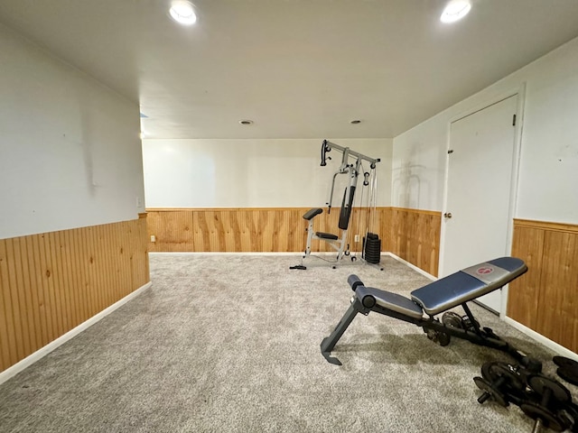 workout room featuring carpet