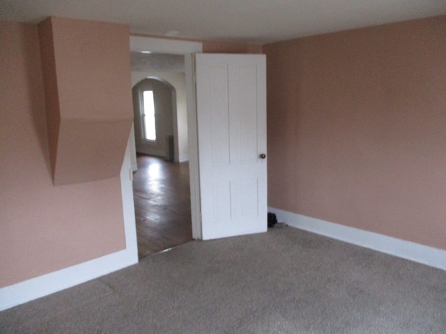 unfurnished room with carpet