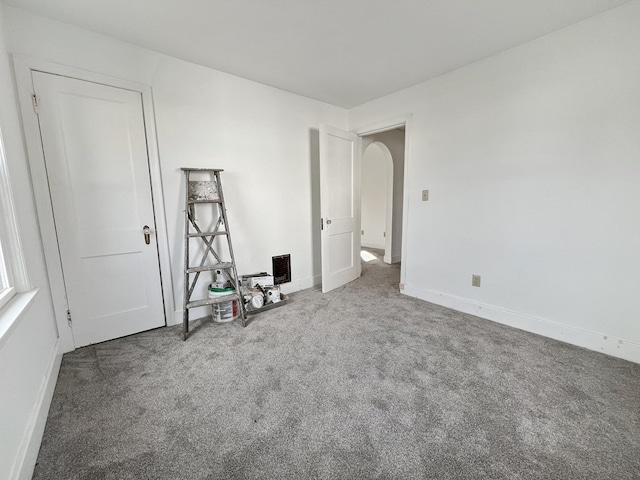 spare room with carpet flooring