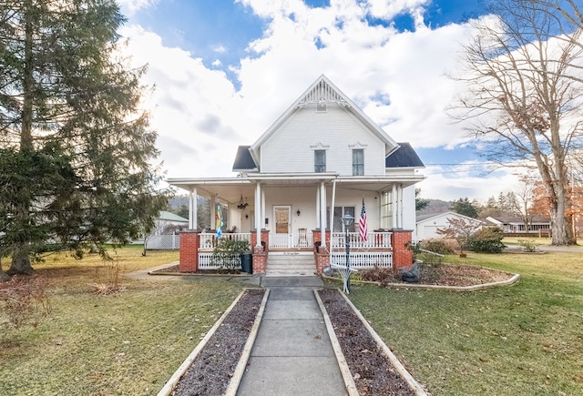 view of front of property featuring a front yard and a porch