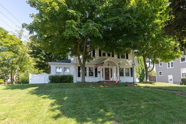 colonial home featuring a front yard