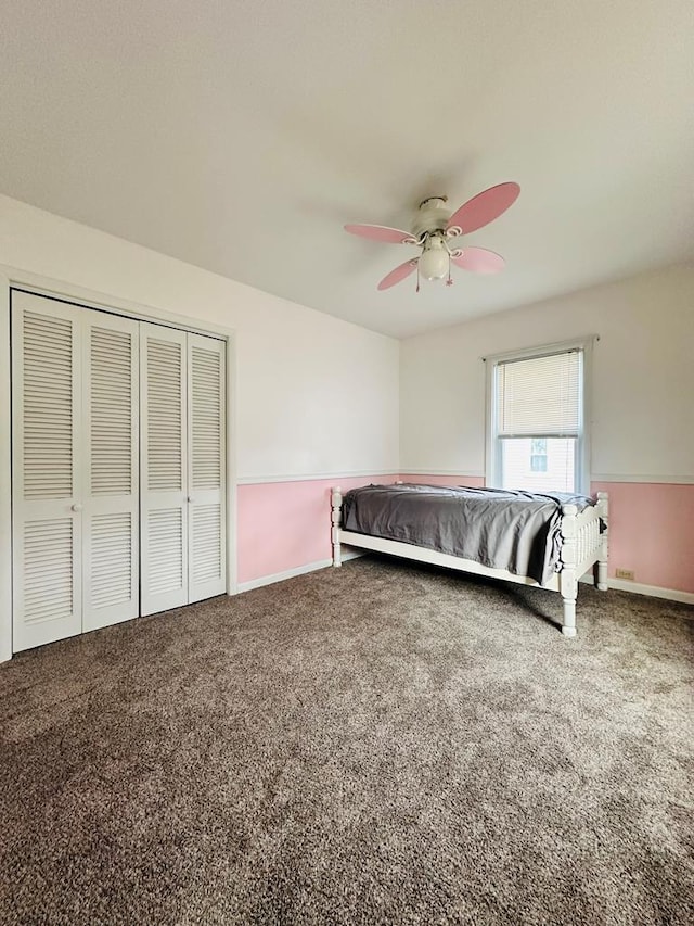 bedroom with ceiling fan and carpet