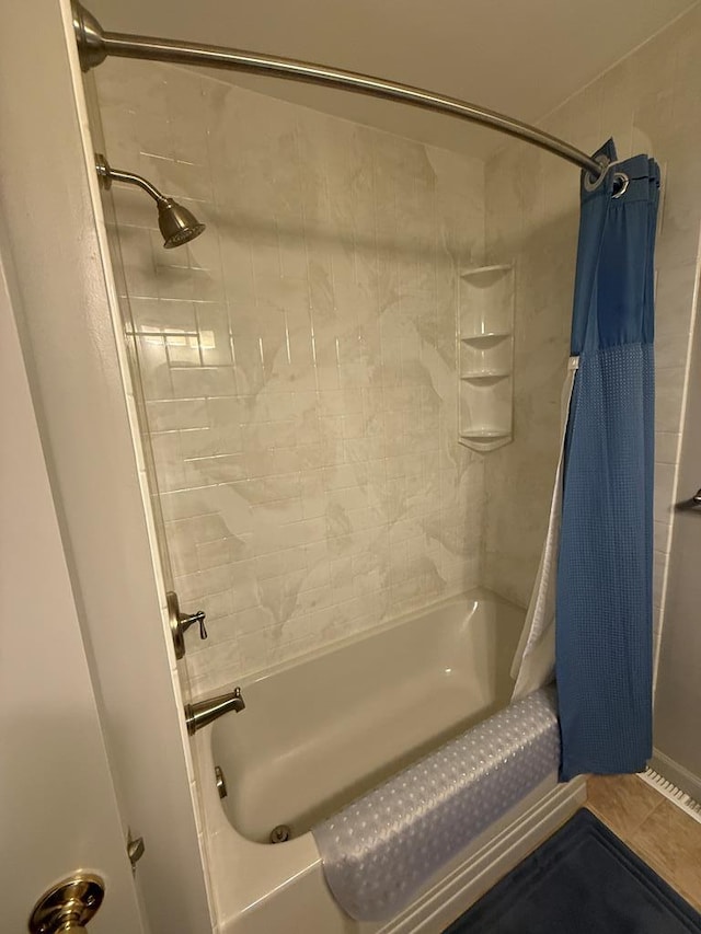 bathroom with shower / bath combo with shower curtain