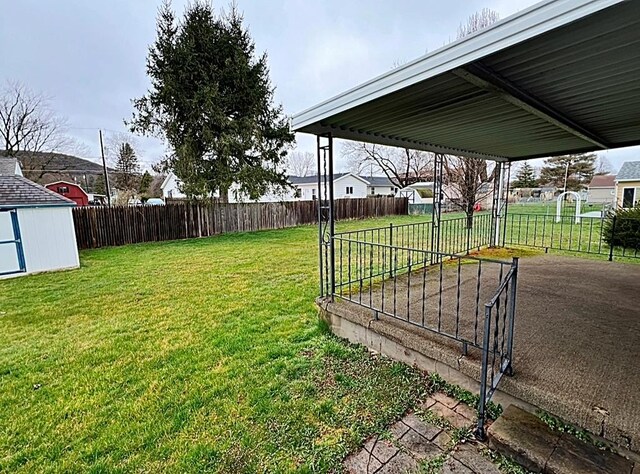 view of yard with a storage shed