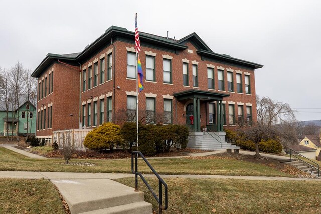 view of building exterior