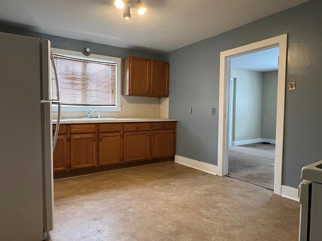 kitchen with ceiling fan, sink, and white refrigerator