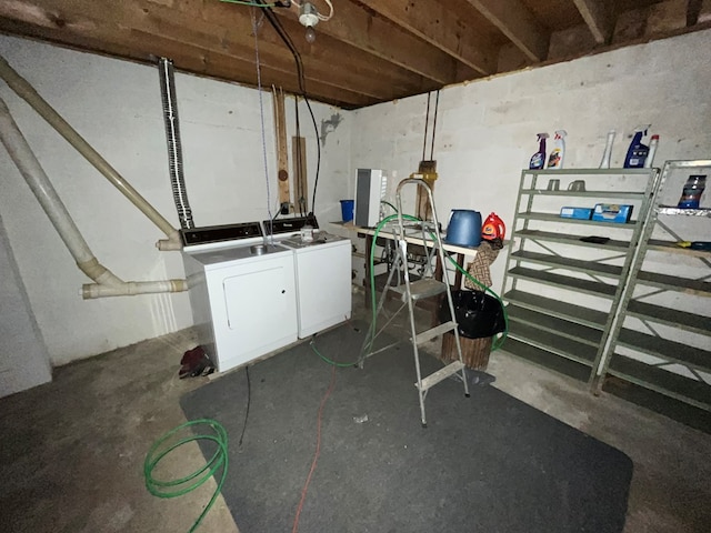 basement featuring washer and clothes dryer