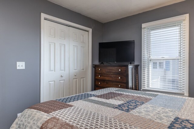 bedroom with a closet