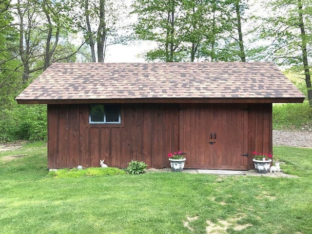 view of outbuilding featuring a yard