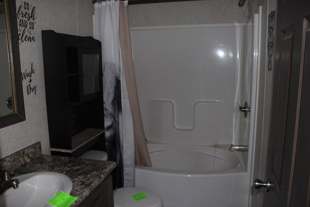 full bathroom featuring shower / tub combo with curtain, vanity, and toilet