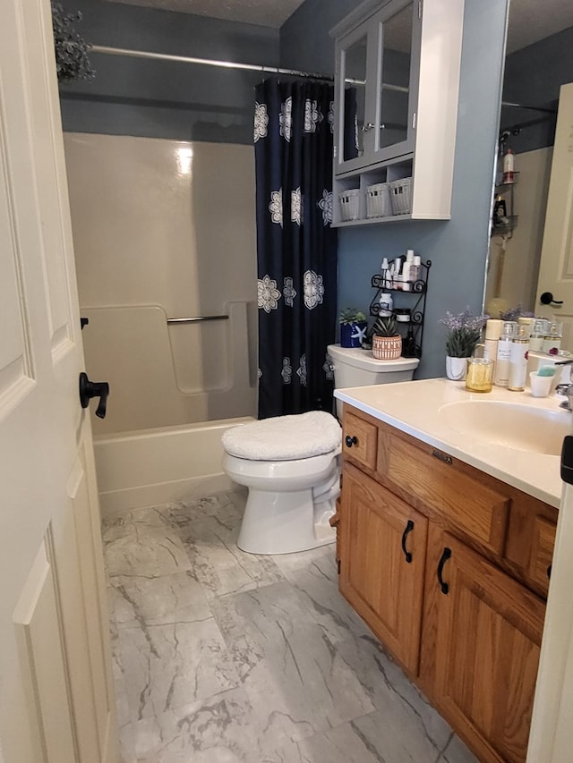 full bathroom with shower / tub combo with curtain, vanity, and toilet