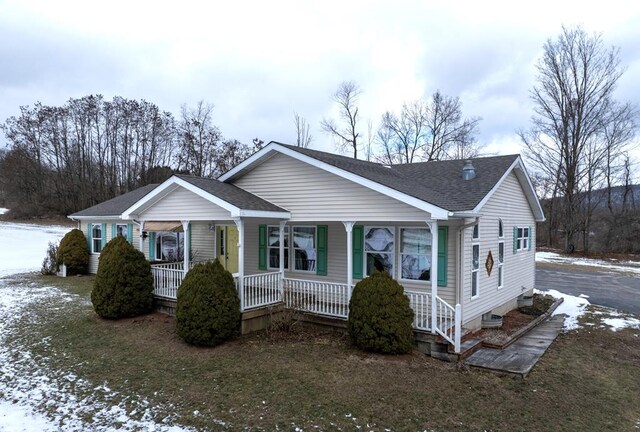 view of front of property featuring a lawn and a porch