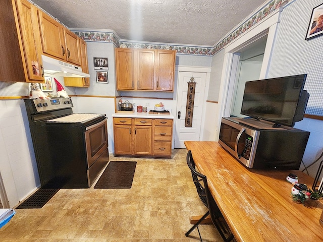 kitchen featuring stainless steel appliances and a textured ceiling