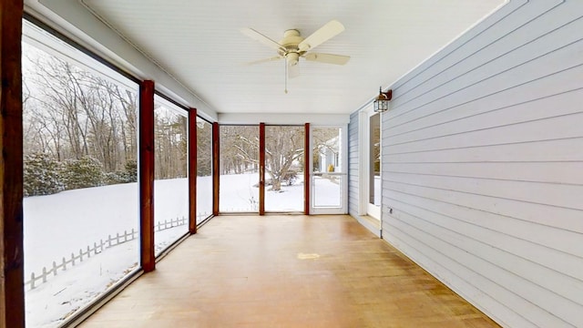 sunroom / solarium featuring ceiling fan