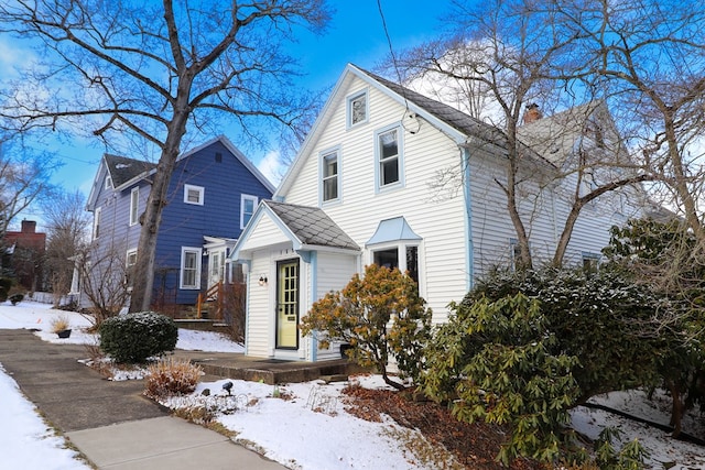 view of front property