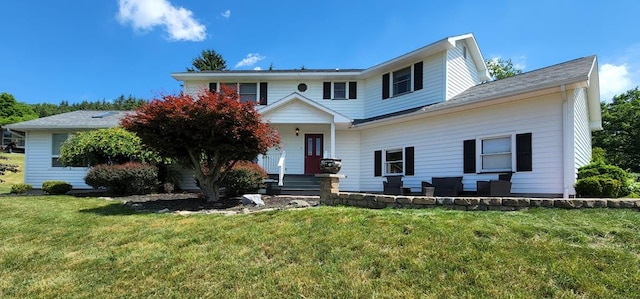 view of front facade featuring a front lawn