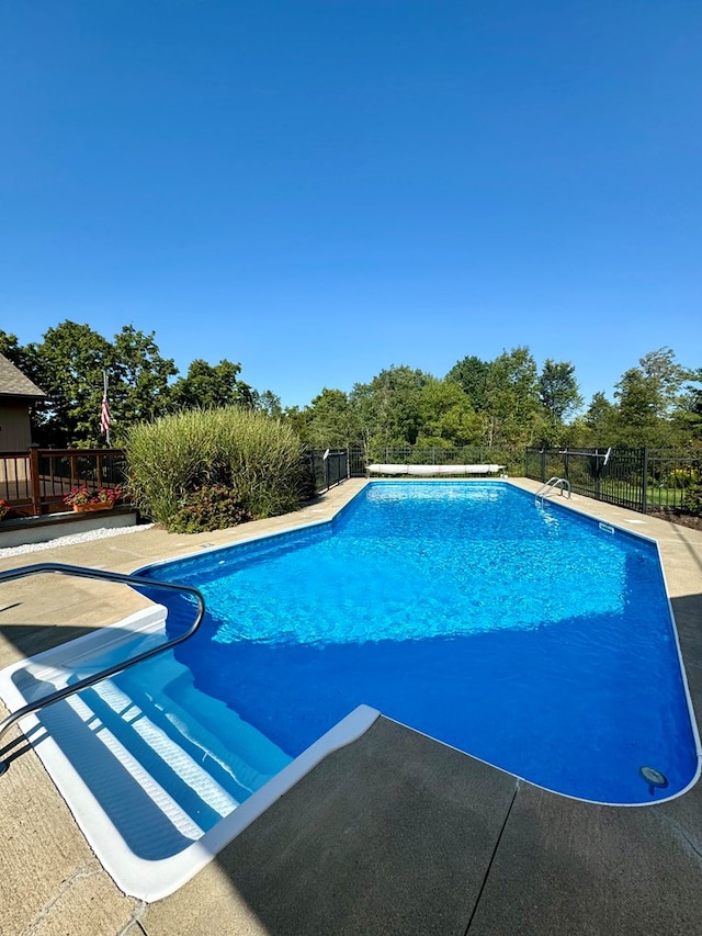 view of swimming pool