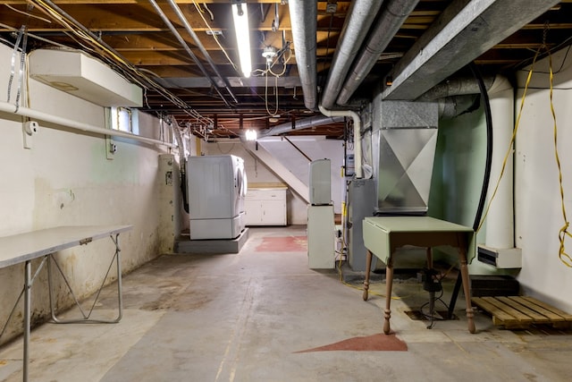 basement with washer / dryer