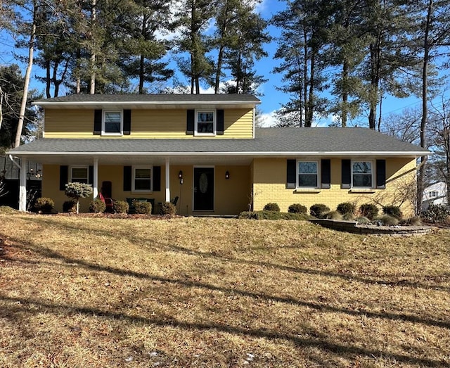 view of front facade with a front yard