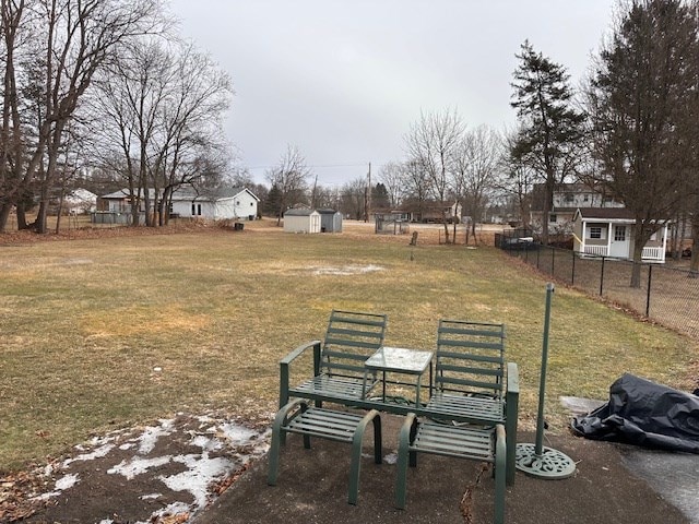 view of yard featuring a storage unit