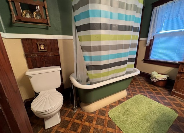 bathroom with toilet and independent shower and bath