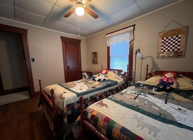 bedroom featuring ornamental molding and ceiling fan