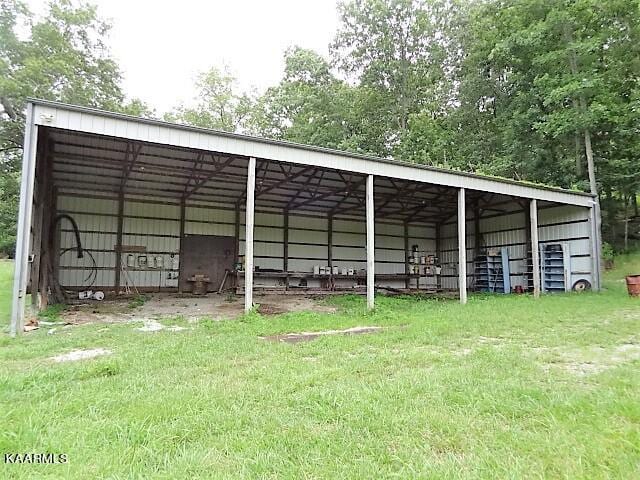 exterior space featuring a lawn