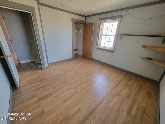 1359 Ditney Trl, Pioneer, TN 37847 - unfurnished bedroom featuring light wood finished floors and crown molding