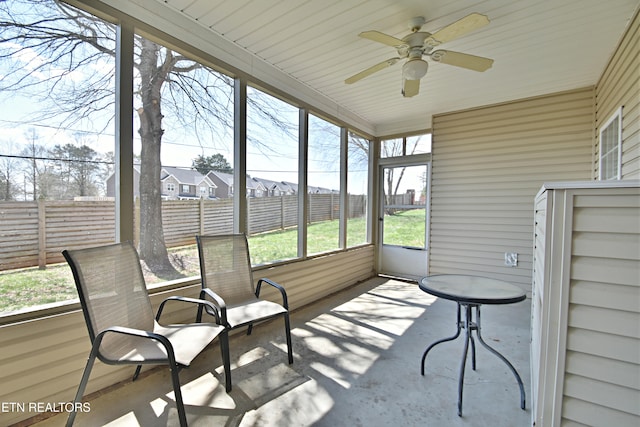sunroom / solarium featuring a ceiling fan