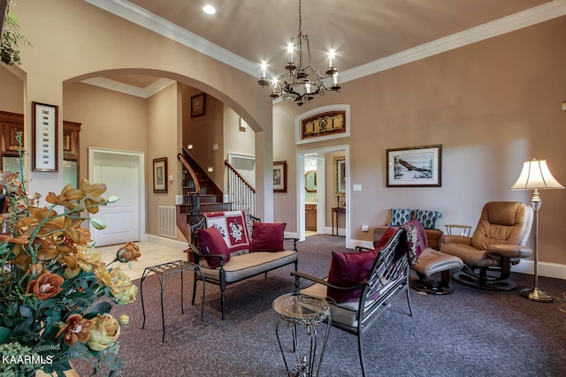 living room featuring carpet floors, a high ceiling, a notable chandelier, and crown molding