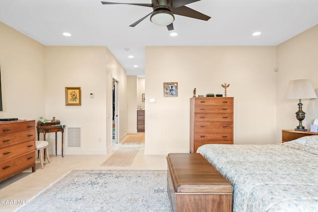 bedroom with ceiling fan