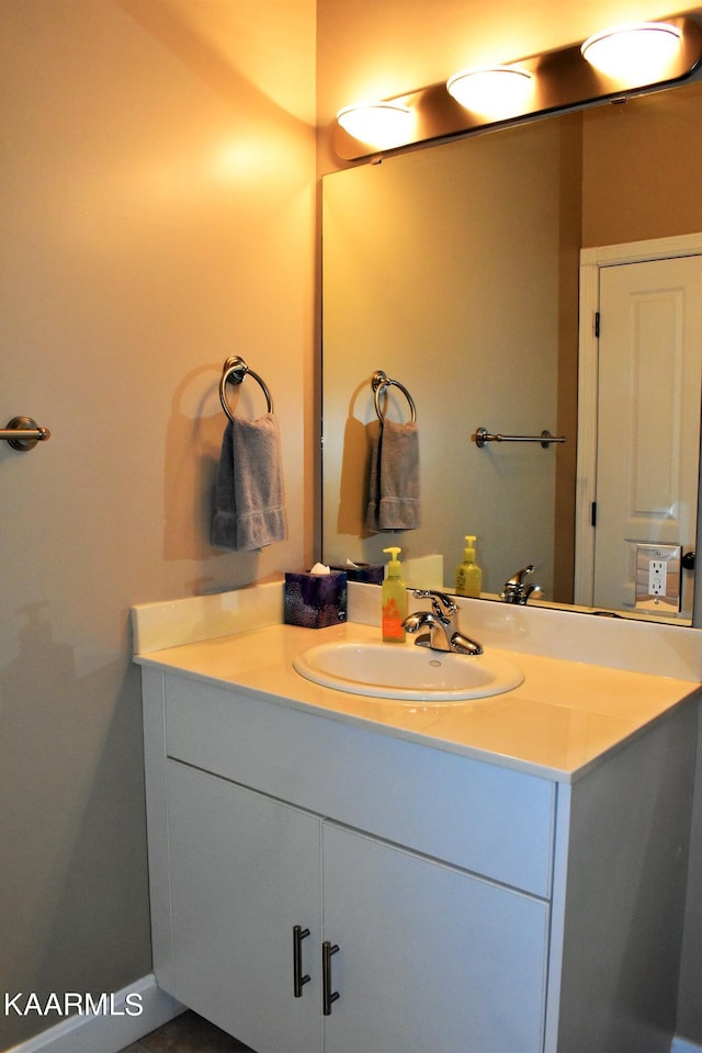 bathroom with vanity