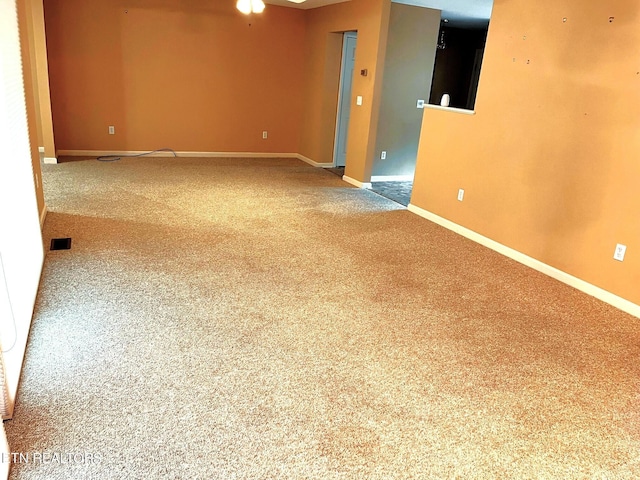 unfurnished room featuring carpet