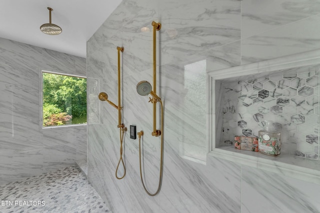 bathroom featuring a tile shower