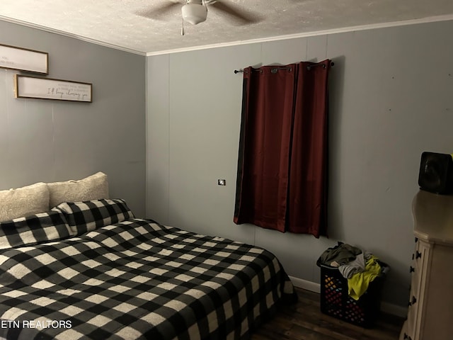 bedroom with dark hardwood / wood-style floors, a textured ceiling, and ceiling fan