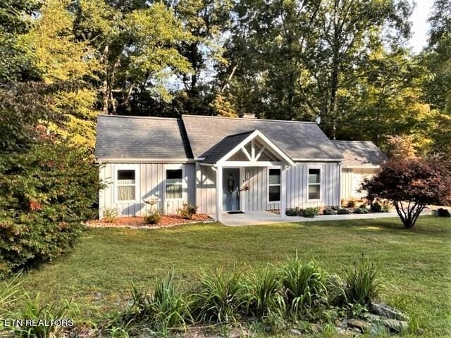 modern farmhouse style home with a front yard