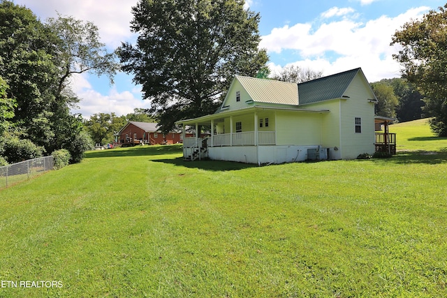 view of side of property featuring a yard