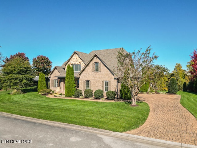 view of front of home featuring a front lawn