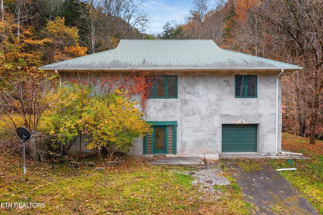 view of front of house featuring a garage