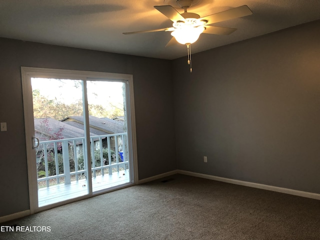 carpeted empty room featuring ceiling fan