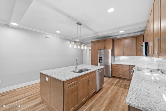 kitchen with sink, light hardwood / wood-style flooring, a center island with sink, and stainless steel appliances