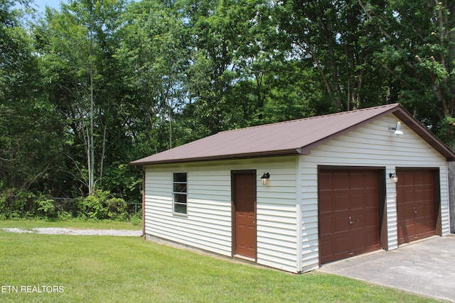 garage featuring a lawn