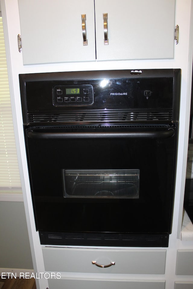 interior details with black double oven