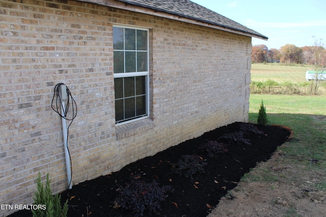 view of side of property featuring a yard