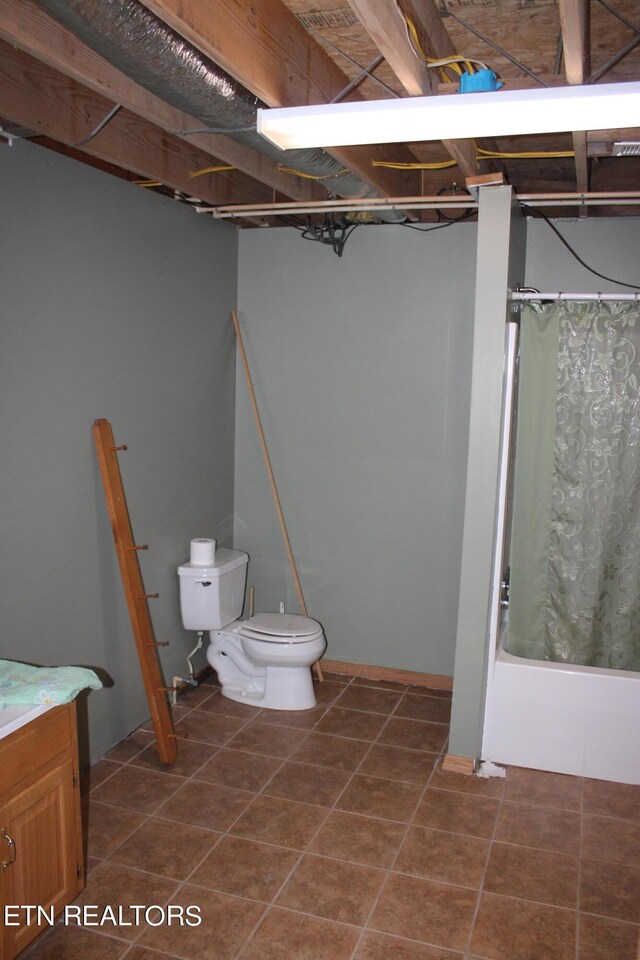 full bathroom with shower / bathtub combination with curtain, tile floors, toilet, and vanity