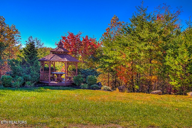 view of front of home with a gazebo and a front lawn