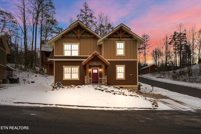 craftsman house featuring central AC unit