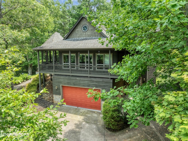 view of front of home featuring a garage